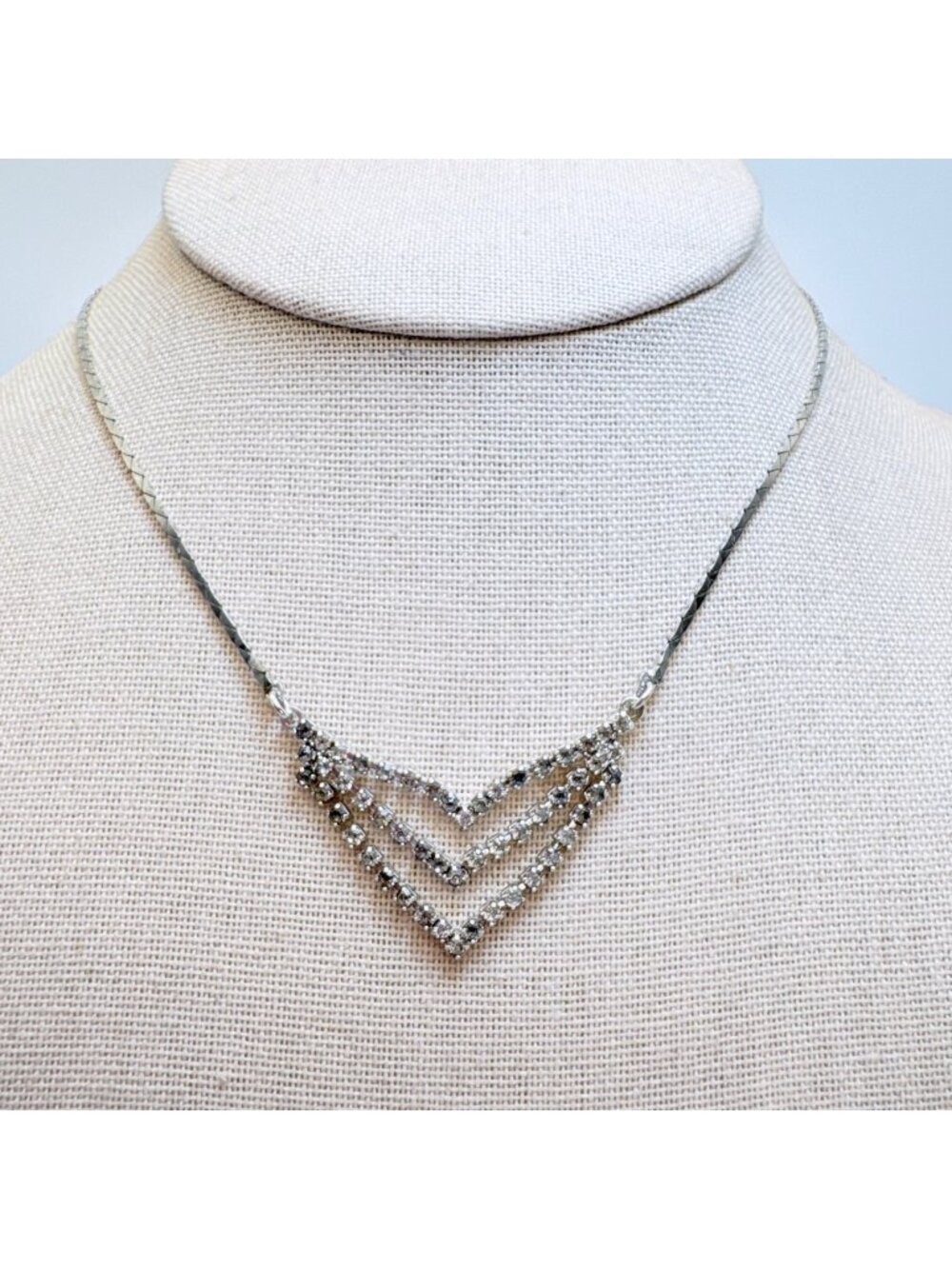 Rhinestone Crystal Formal Design VTG Silvertone Necklace 16" Length